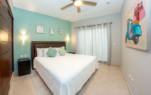 Deluxe-huoneisto, 1 makuuhuone, kaupunkinäköala, piha-alue | 1 makuuhuone, tallelokero huoneessa, silitysrauta/-lauta, vauvansängyt