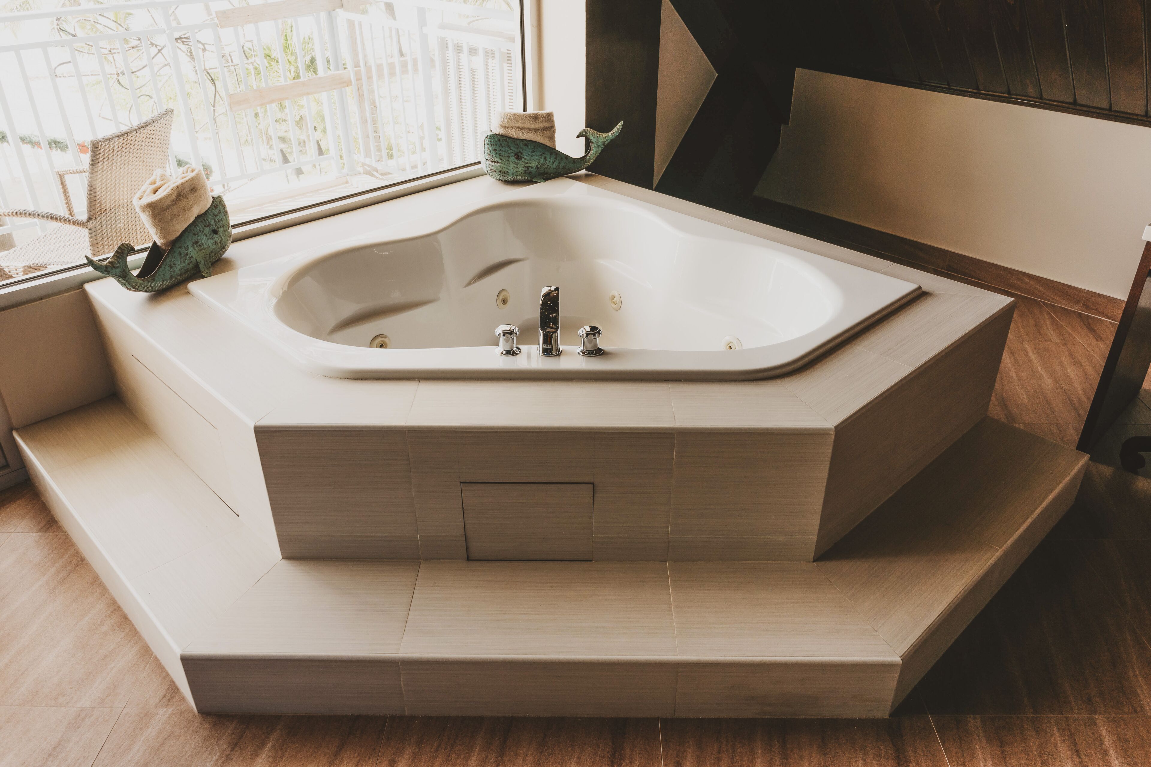 presidential room, multiple beds, non smoking | private spa tub