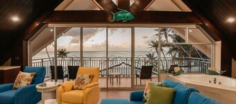 Surfrider Resort Hotel