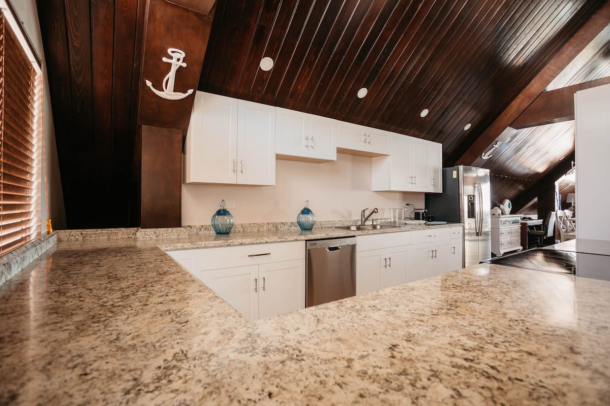 presidential room, multiple beds, non smoking | private kitchen | fridge, microwave, coffee/tea maker, eco-friendly cleaning products