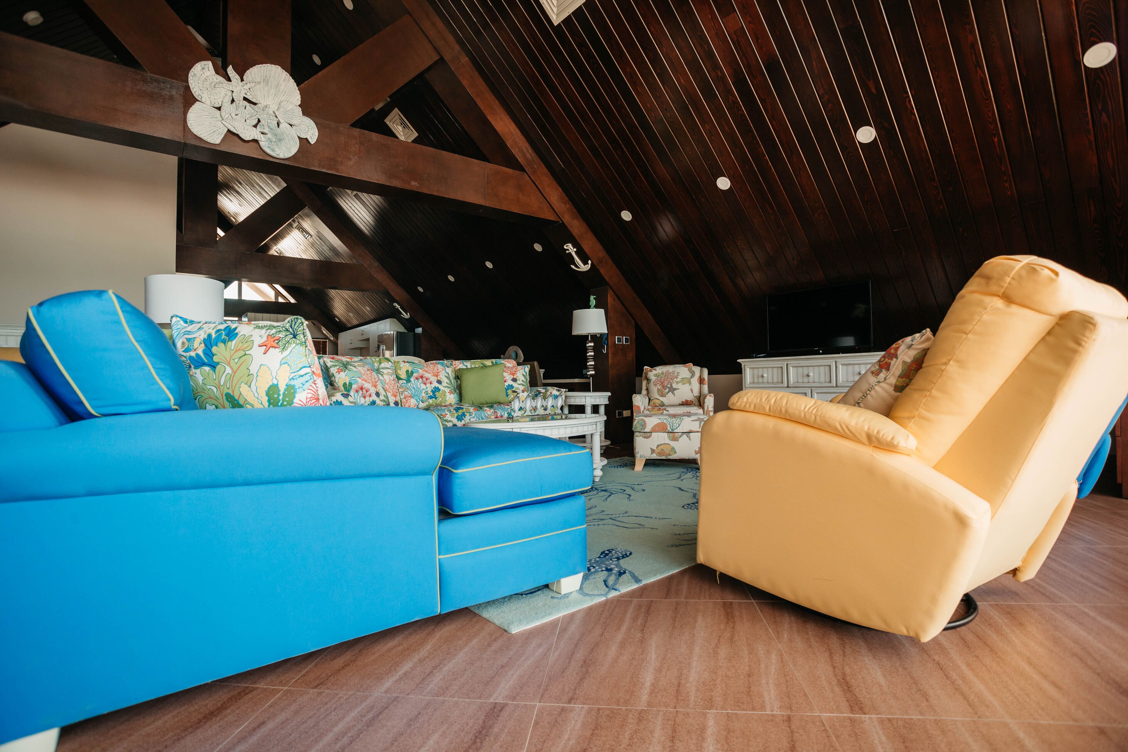 presidential room, multiple beds, non smoking | living room | 45-inch flat-screen tv with cable channels, tv