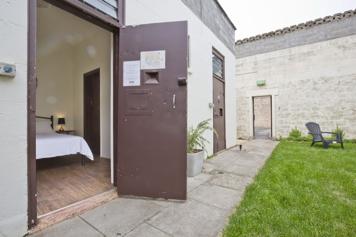 Doppelzimmer (Double Cell with Toilet) | Schallisolierte Zimmer, kostenloses WLAN, Bettwäsche