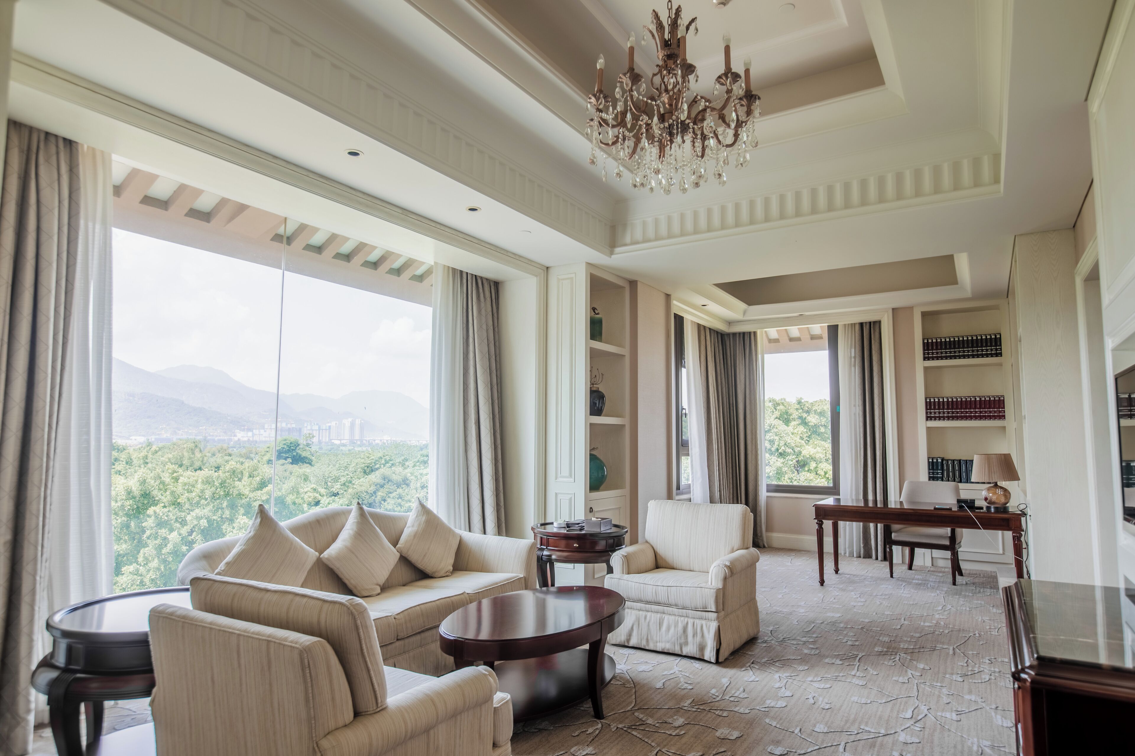 Suite ejecutiva | Ropa de cama de alta calidad, edredón y minibar 
