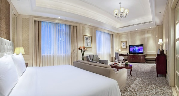 Executive Room | 1 bedroom, premium bedding, down comforters, minibar
