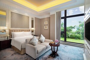 Ropa de cama de alta calidad, cubrecamas y minibar 