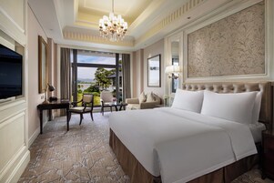 Deluxe Garden View King Size Room