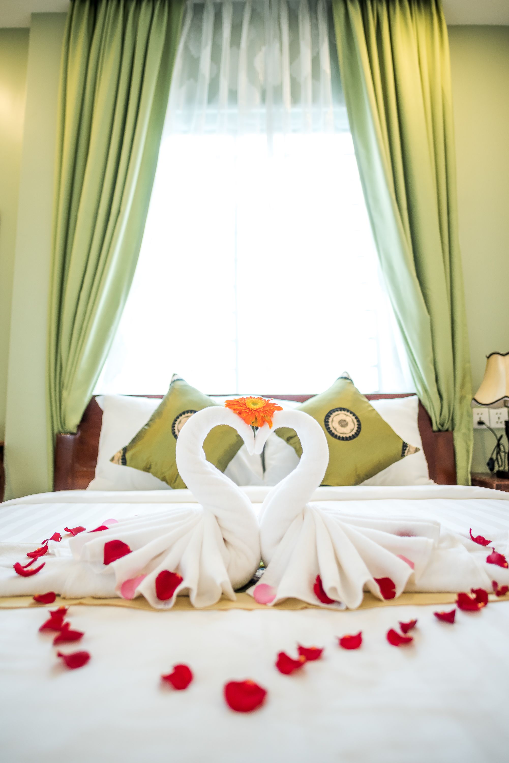 Escritorio, wifi gratis y ropa de cama 