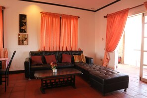 Family Suite | Living area - Isla Bonita Beach Resort (San Juan)