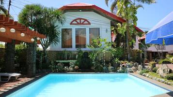 2 outdoor pools, sun loungers