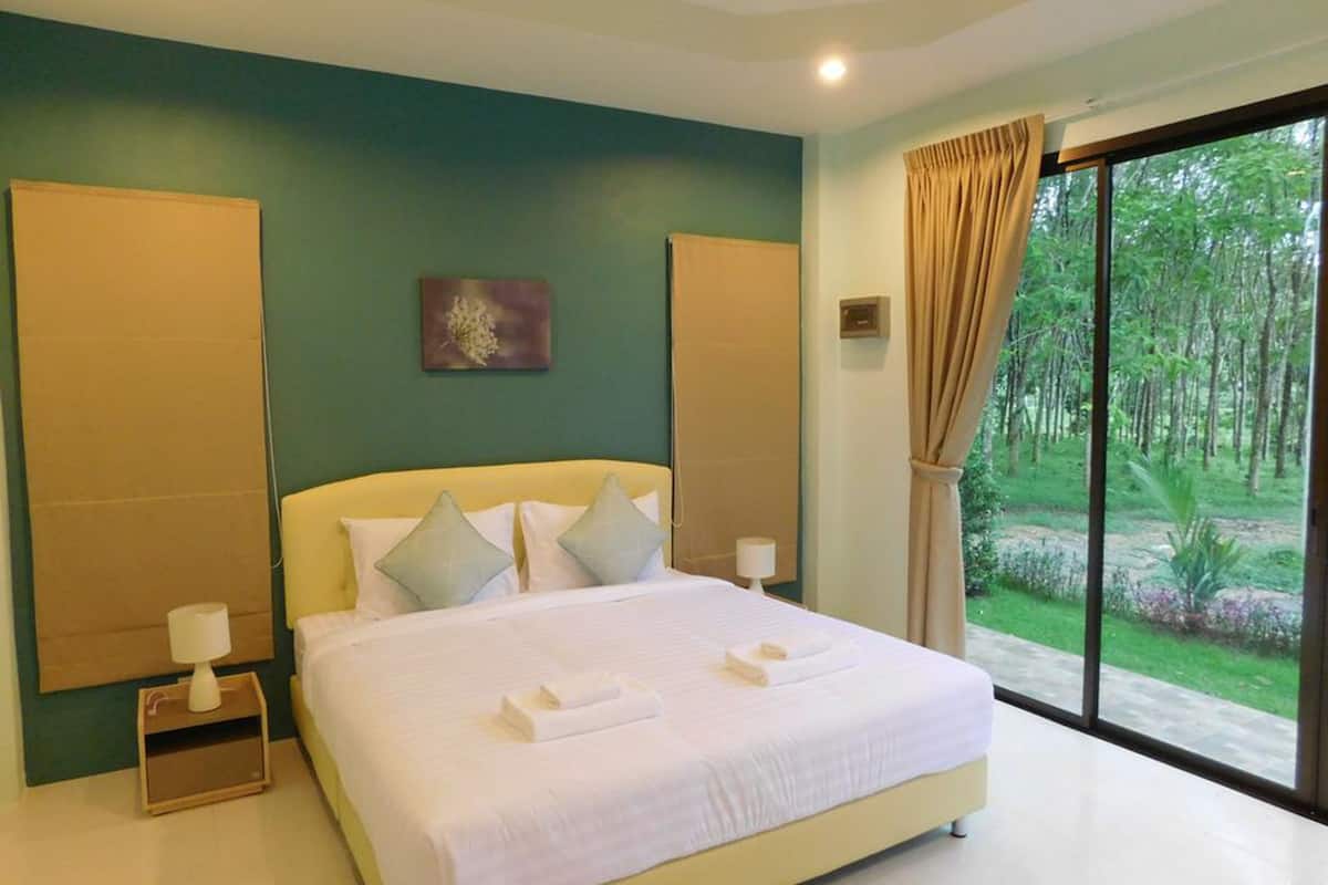 king room | minibar, desk, blackout curtains, free wifi