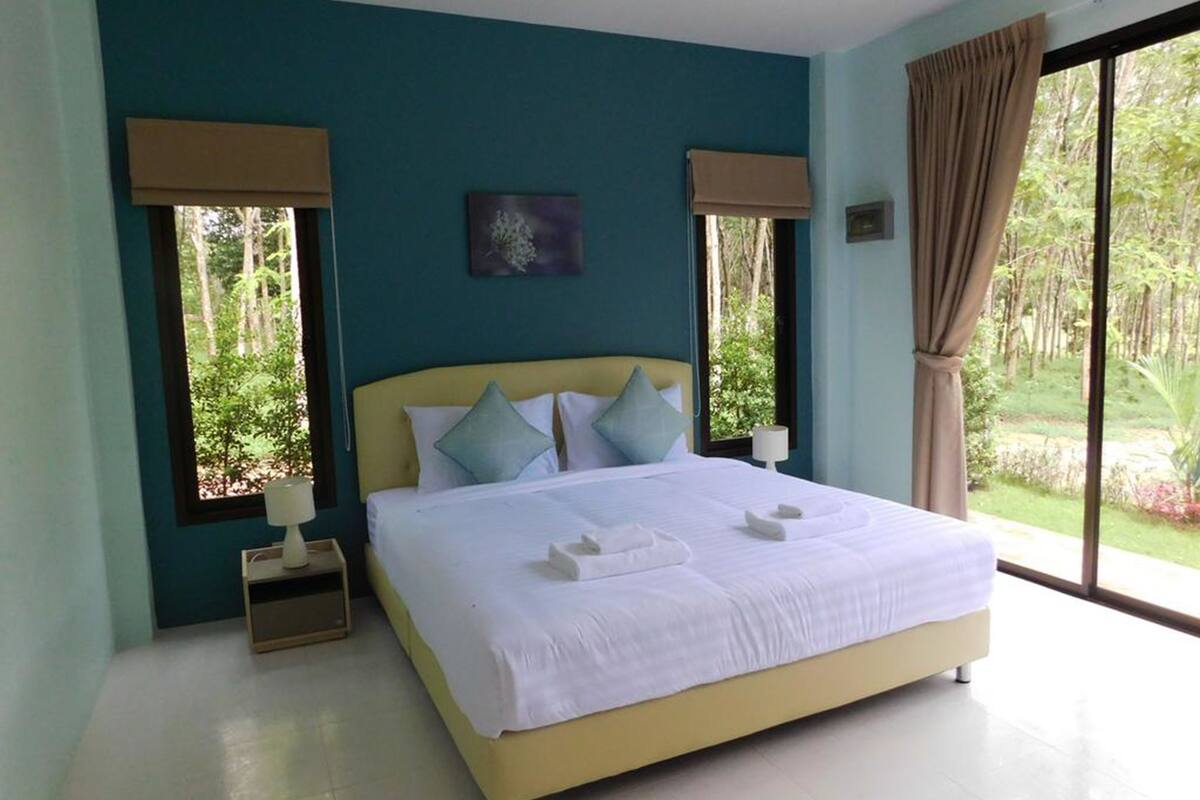 king room | minibar, desk, blackout curtains, free wifi