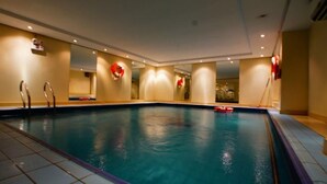 An indoor swimming pool with clear water, tiled floor, and safety equipment. - Al Muhaidb Residence Al Malaz 1 - Economic (Riyadh)