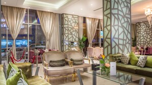 A modern hotel lobby with seating areas, a glass coffee table, and decorative elements. - Al Muhaidb Residence Al Malaz 2 - Economic (Riyadh)