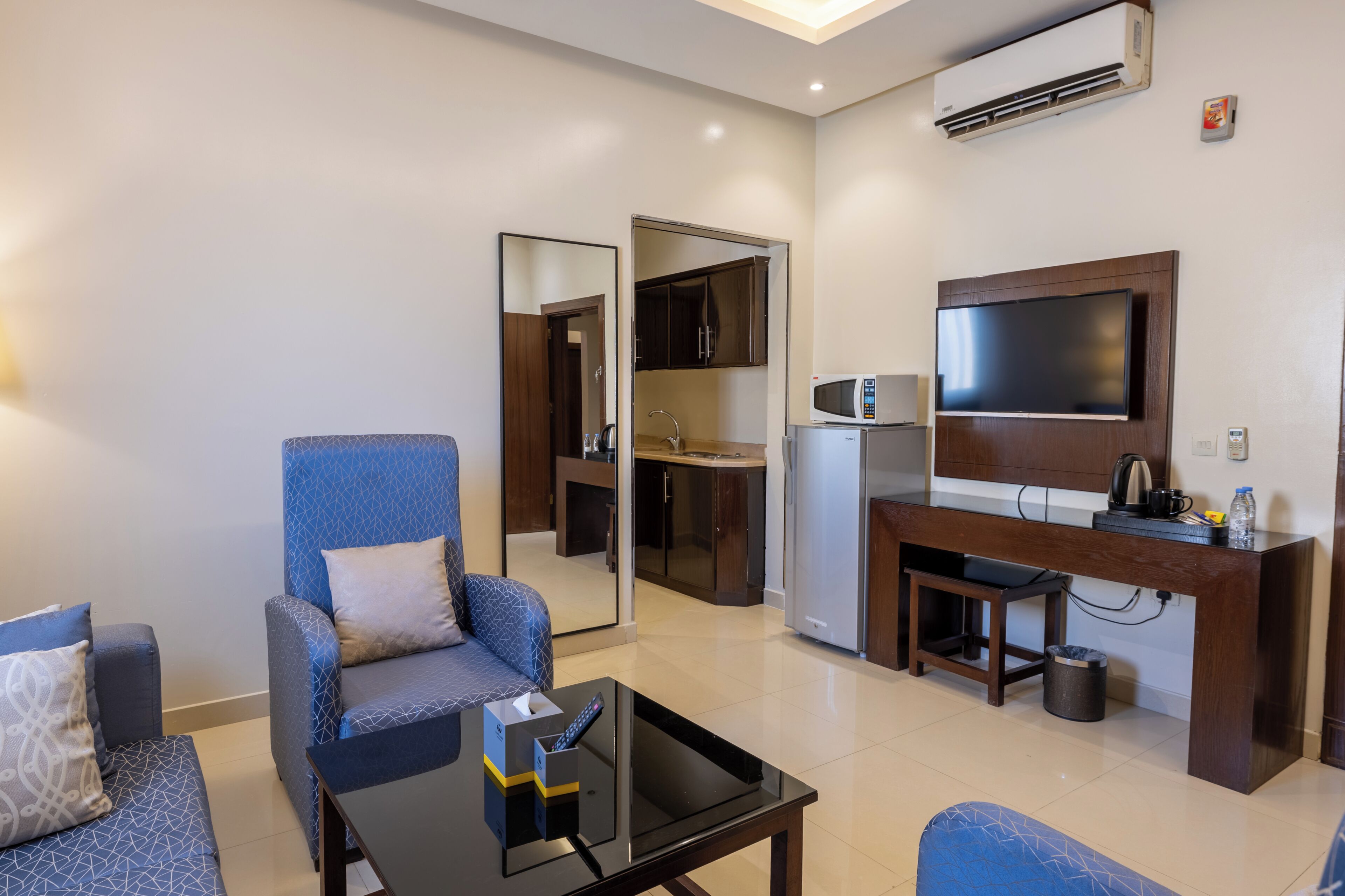 Apartamento, 1 habitación | Zona de estar | Una televisión, una chimenea, películas de pago