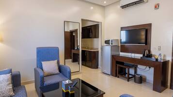 Apartamento, 1 habitación | Zona de estar | Una televisión, una chimenea, películas de pago