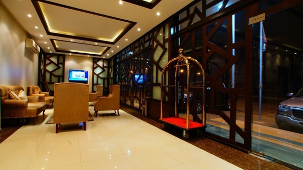 Lobby sitting area - Al Muhaidb  Residence Al Narges (Riyadh)