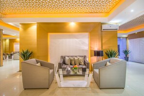 Coin salon dans le hall