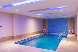 Una piscina techada