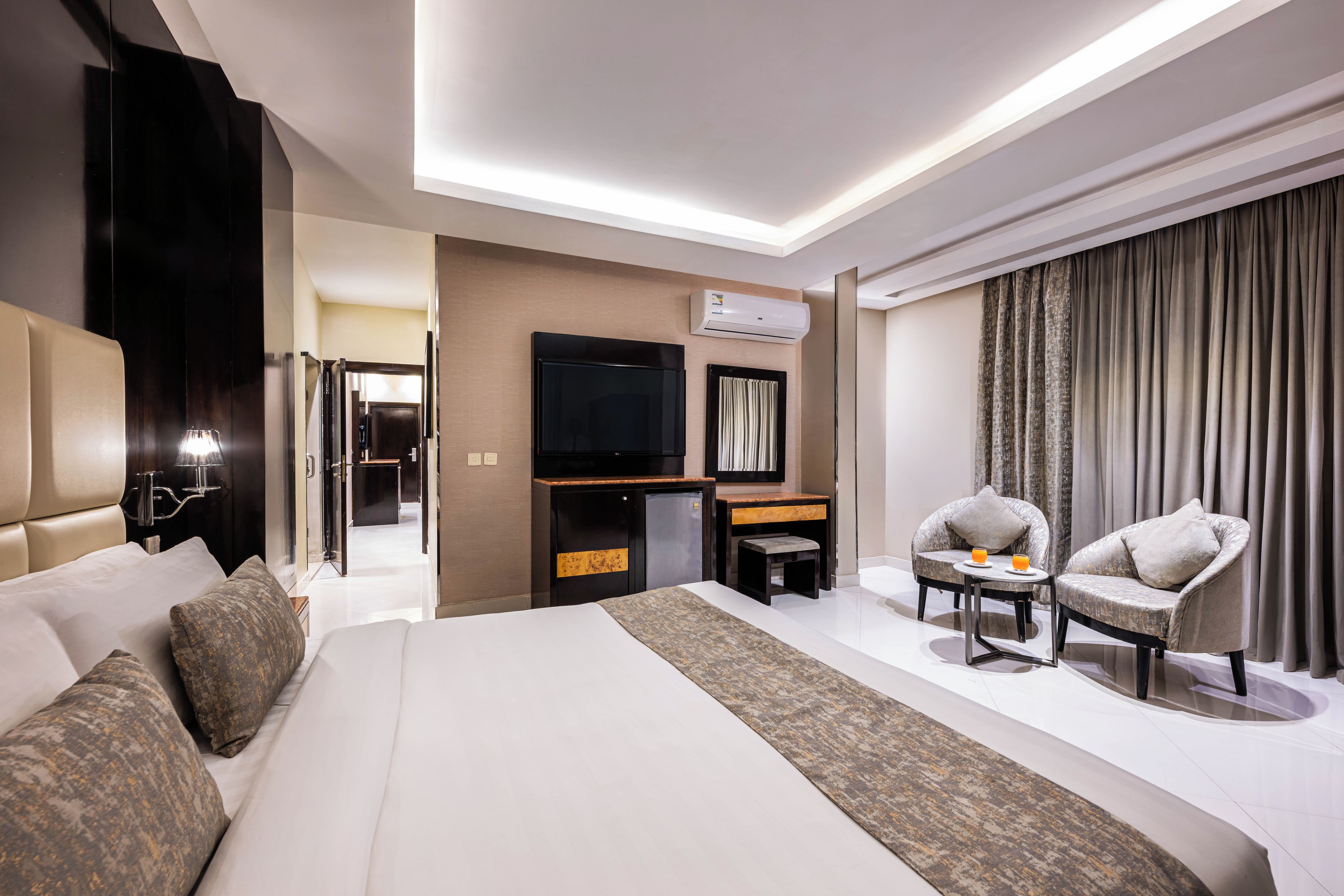 Apartment, 1 Bedroom | In-room safe, desk, blackout drapes, soundproofing