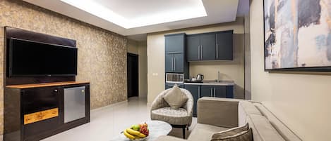 Apartment, 1 Bedroom | In-room safe, desk, blackout drapes, soundproofing
