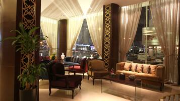 Coin salon dans le hall