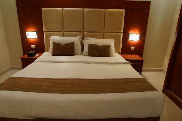 Cortinas blackout, tabla de planchar con plancha y wifi gratis