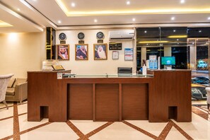 Quầy tiếp tân
