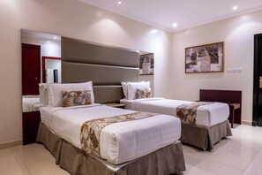 Kamar Double Standar | Tirai kedap cahaya, setrika/meja setrika, dan Wi-Fi gratis