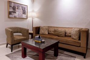 Apartment, 1 Bedroom | Living room | LCD TV - Al Muhaidb Residence Al Takhasossi 3 - Economic (Riyadh)
