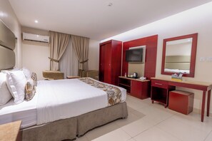 Apartment, 1 Bedroom | Blackout drapes, iron/ironing board, free WiFi