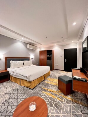 Habitación Deluxe, 1 cama King size, microondas, vista a la ciudad | Minibar, cortinas blackout y insonorización