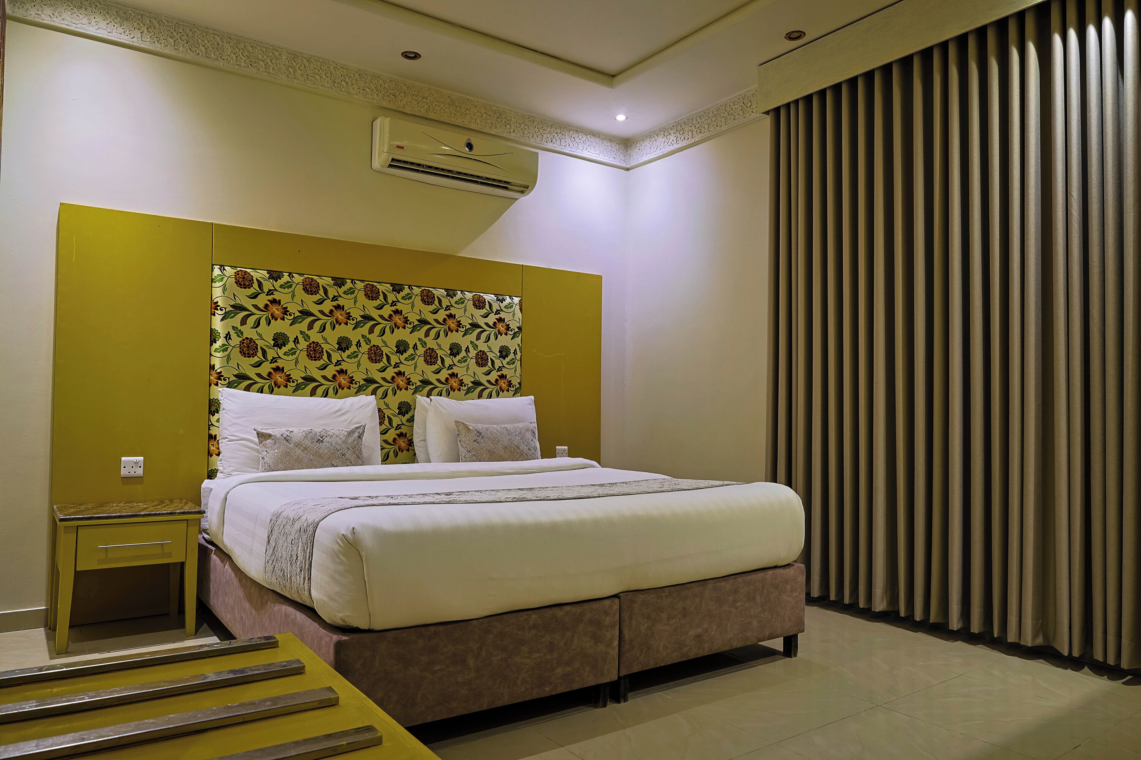 Double Room | Blackout drapes, iron/ironing board, free WiFi
