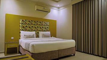 Double Room | Blackout drapes, iron/ironing board, free WiFi
