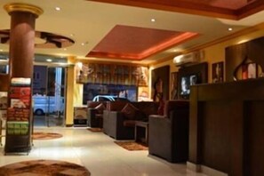 Lobby sitting area - DAR NEYAARA SERVICED APARTMENTS (Riyadh)