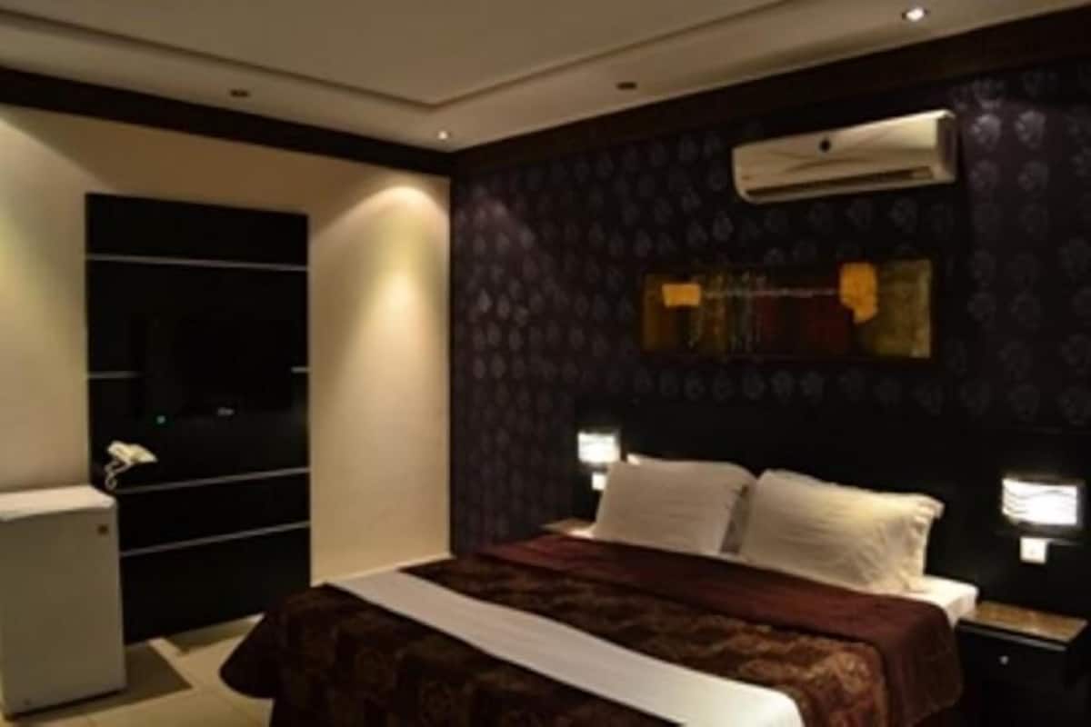 Blackout drapes, iron/ironing board, free WiFi