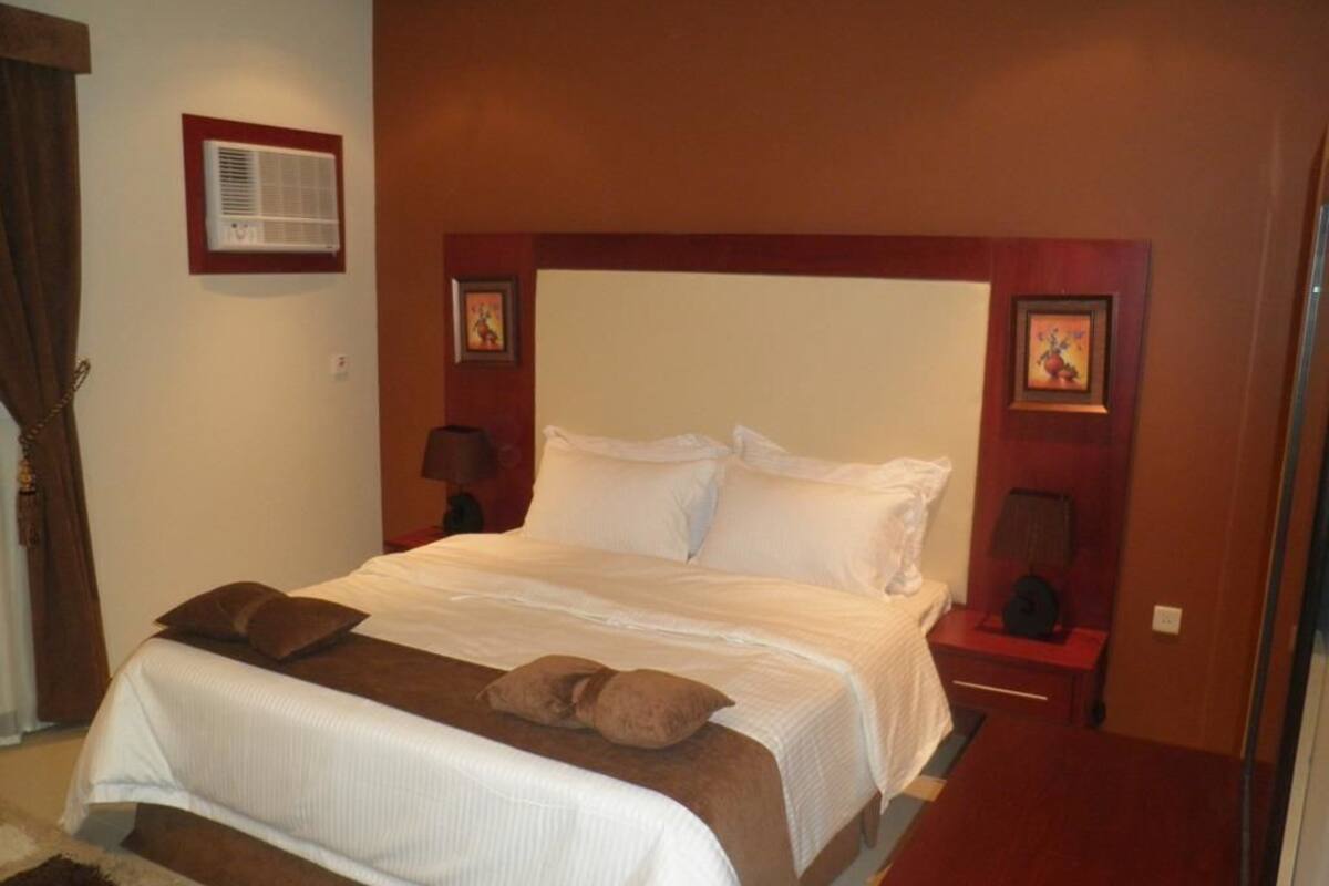 セーフティボックス (室内)、遮光カーテン、アイロン / アイロン台、WiFi (無料)