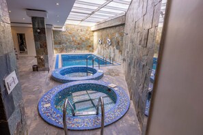 Piscine intérieure