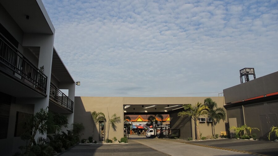 The horizon suites and arcade