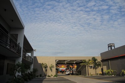 The horizon suites and arcade