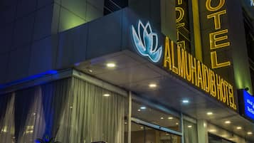Fassade der Unterkunft – Abend/Nacht