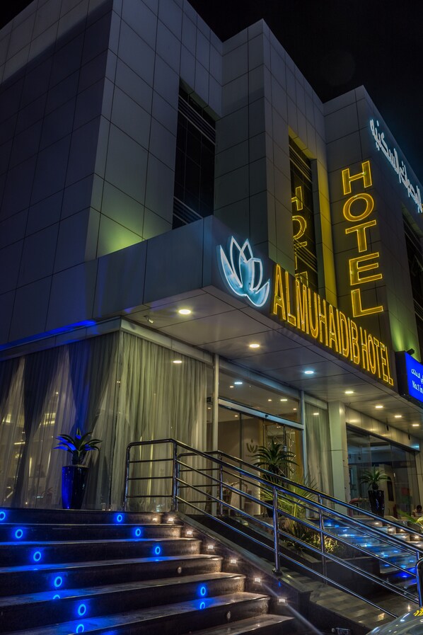 Façade de l’hébergement - soirée/nuit