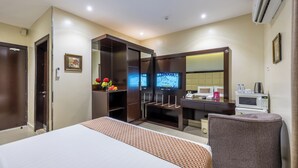 Kamar Double | Tirai kedap cahaya, setrika/meja setrika, dan Wi-Fi gratis