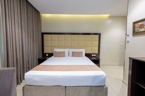 Habitación doble | Cortinas blackout, tabla de planchar con plancha y wifi gratis