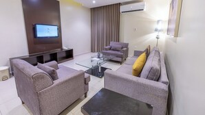 Apartemen, 1 kamar tidur | Tirai kedap cahaya, setrika/meja setrika, dan Wi-Fi gratis
