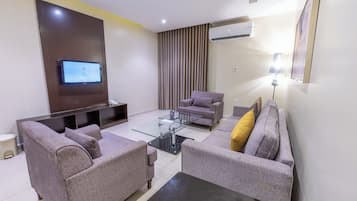 Apartment, 1 Bedroom | Blackout drapes, iron/ironing board, free WiFi