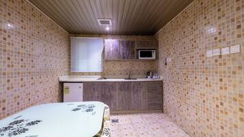 Apartment, 1 Bedroom | Blackout drapes, iron/ironing board, free WiFi