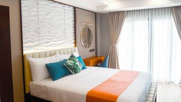 Deluxe Queen | Blackout drapes, bed sheets