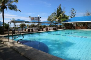 2 outdoor pools, cabanas (surcharge)