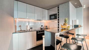 Suite, 1 chambre, vue ville | Cuisine privée