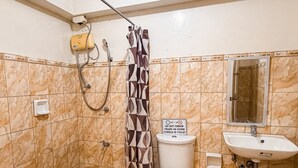 Family Room | Bathroom | Shower, free toiletries, towels, soap